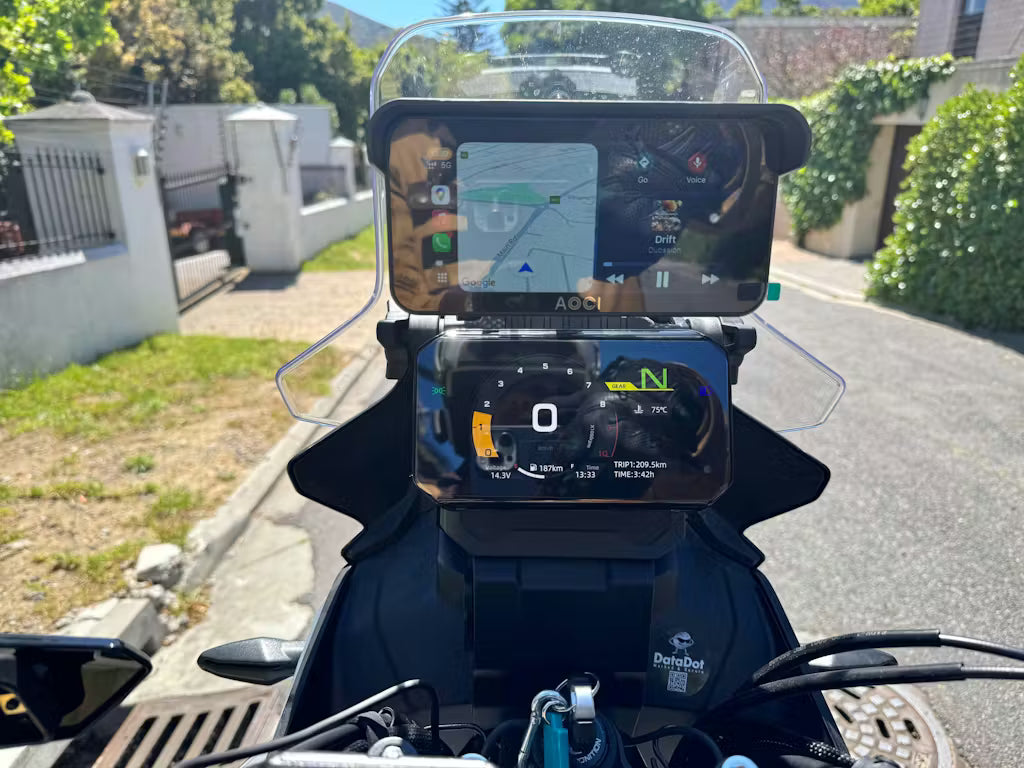 AOOCCI C6 Pro Motorcycle Dash Cam – Dual Front & Rear 4K/1080P, Wireless CarPlay & Android Auto, GPS & Emergency Lock, 140° Wide Angle, Wired Remote, IP67 Waterproof