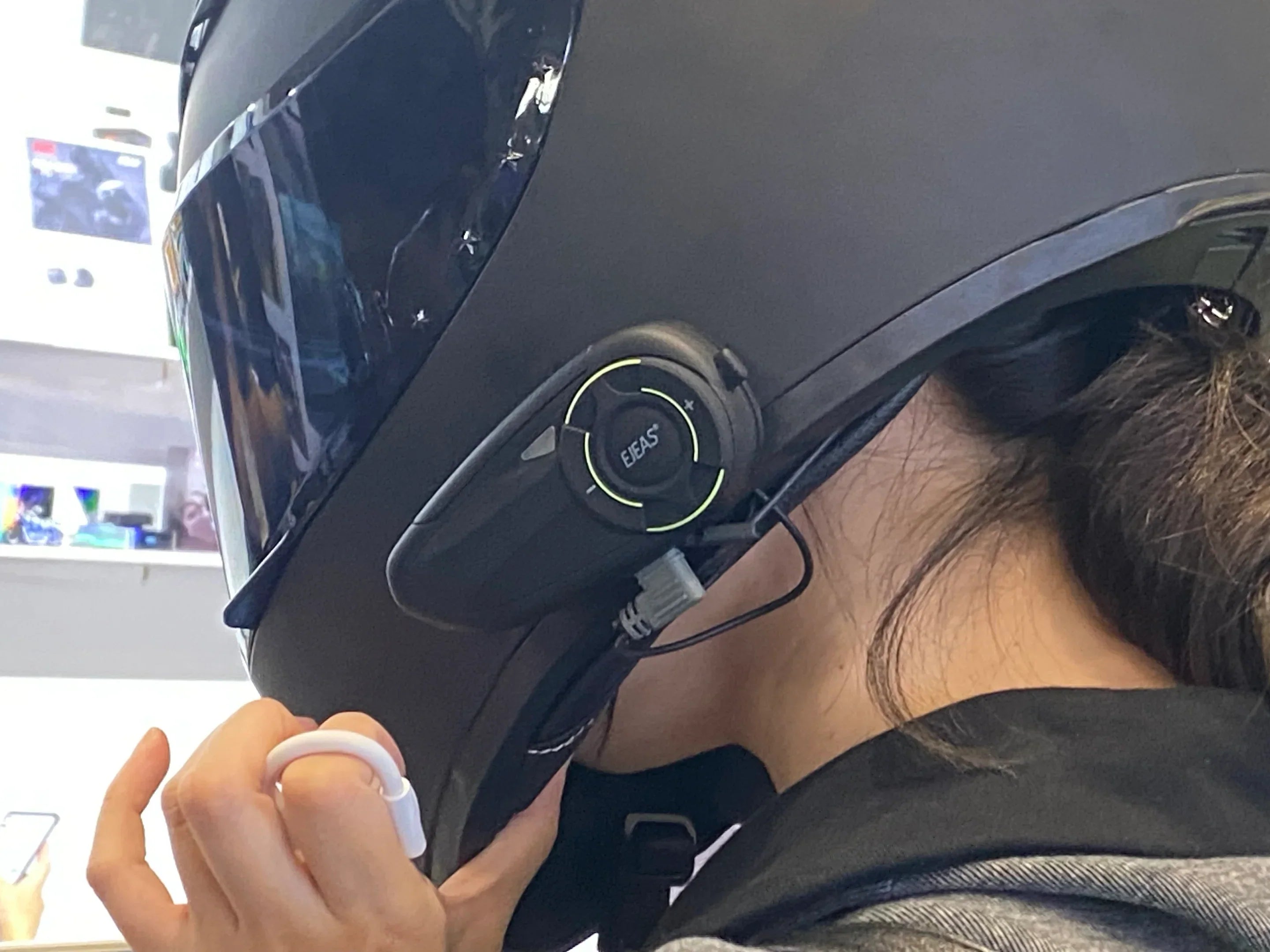 EJEAS Q8 Motorcycle Mesh Intercom – Simultaneous Group Talk for 6 Riders with 1-Year Warranty